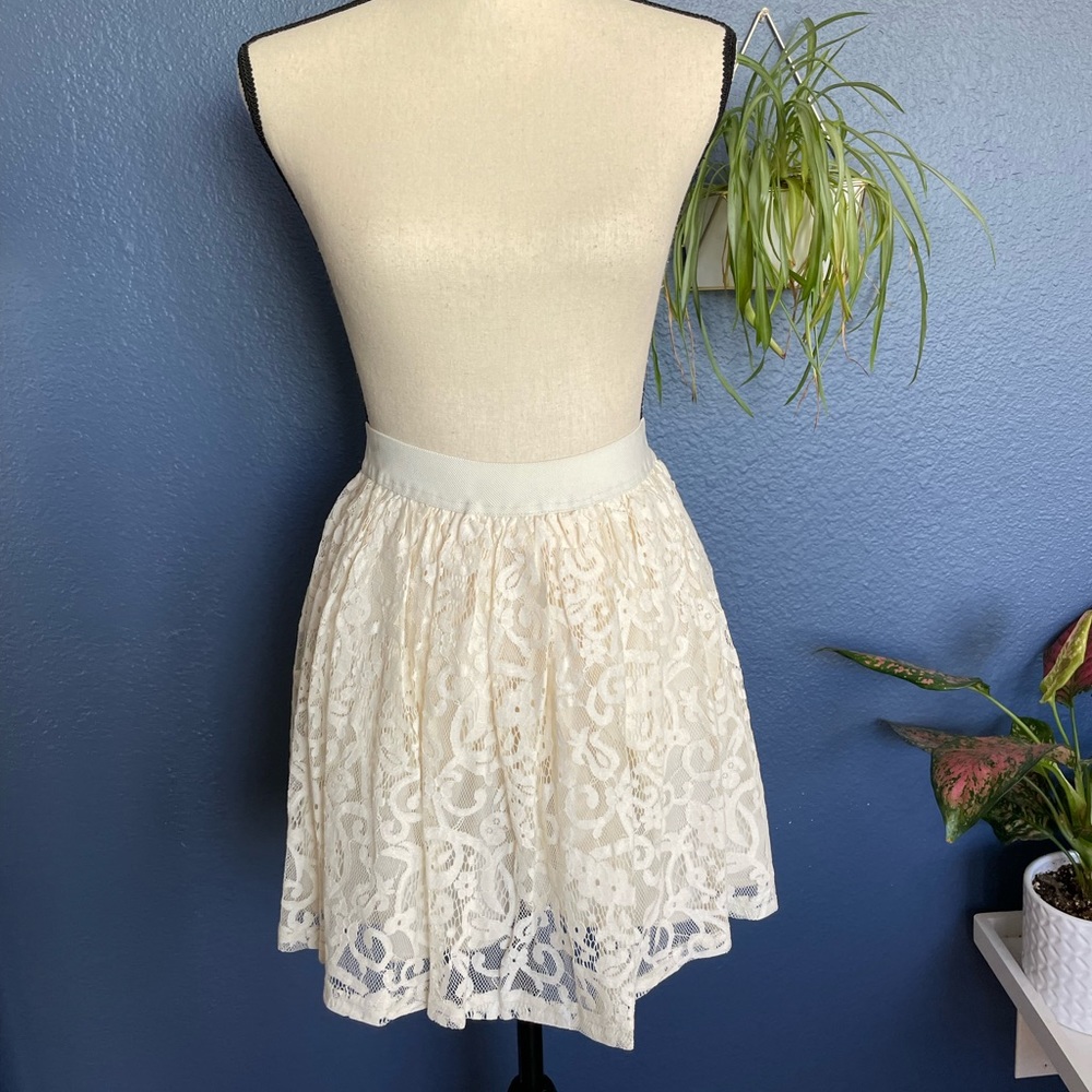 Cream laced skirt - size small